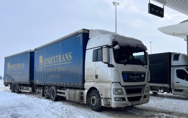 На польсько-українському кордоні стоять тисячі вантажівок